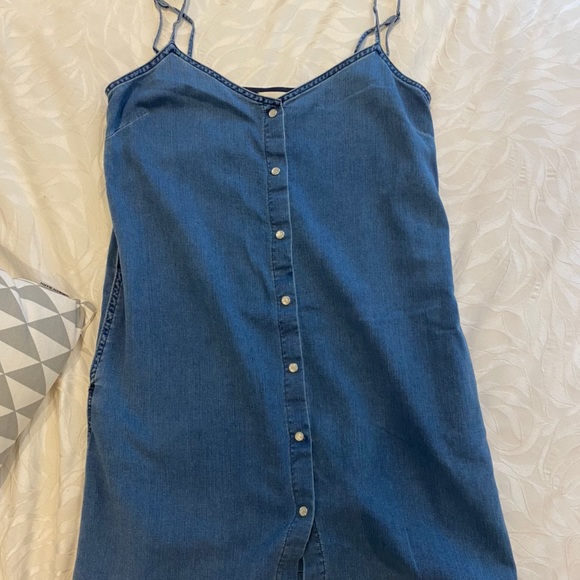 ‼️SOLD Cute v-neck cotton denim dress from Aritzia - Picture 1 of 4